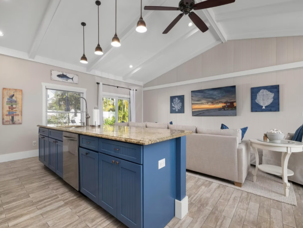 Four Bedroom Vacation Home in Holmes Beach Close to Beach